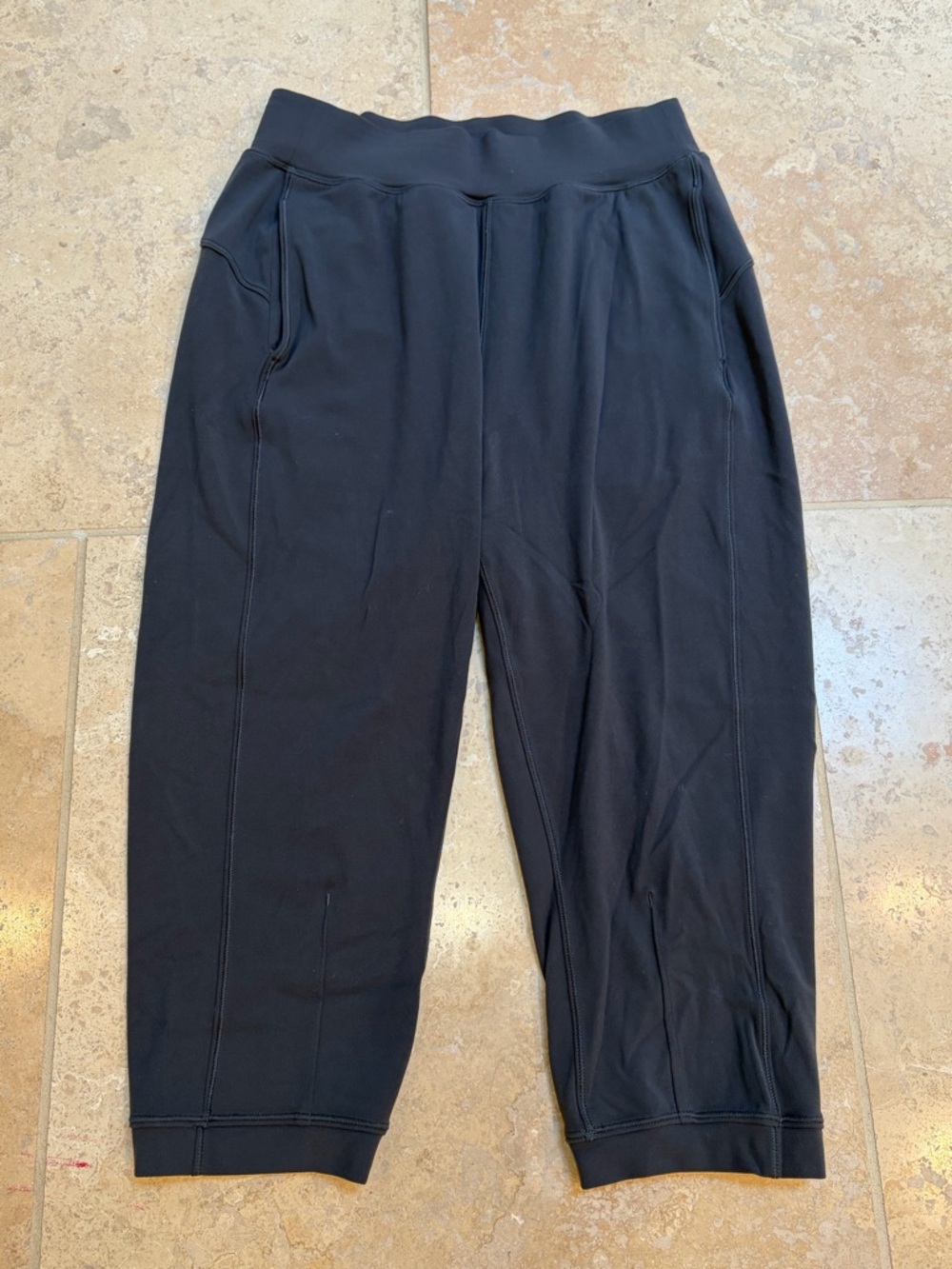 Lululemon Women’s Slate Gray Loose fit Cropped Joggers